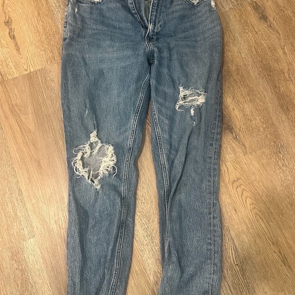 Abercrombie & Fitch Distressed high rise mom  Jeans